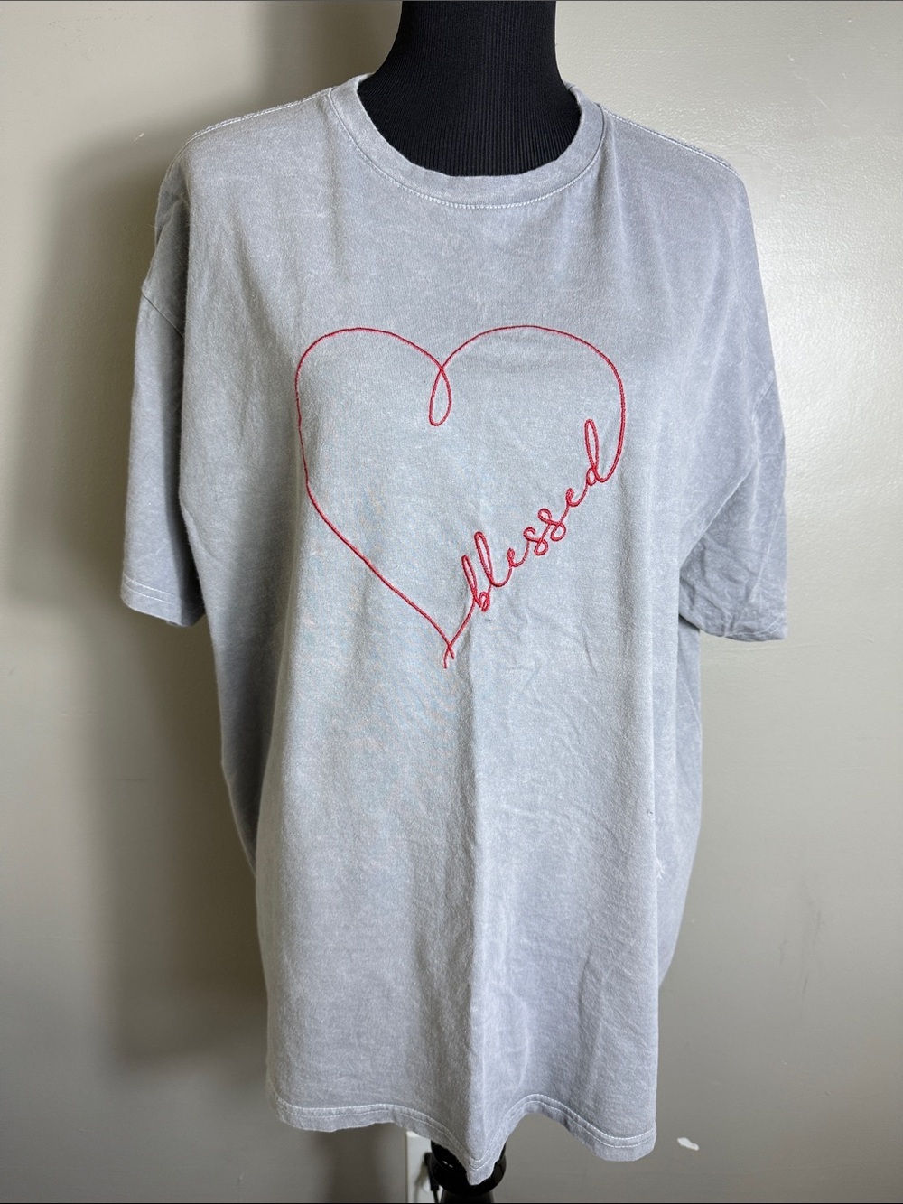 Blessed Heart Graphic Tee in Light Gray with Red Design Maurices Sz 2X NWOT